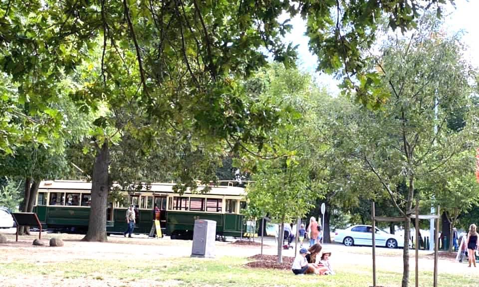 TP.Ballarat v&agrave; hồ thi&ecirc;n nga