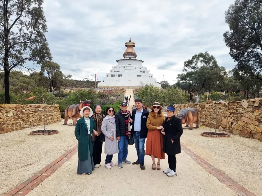 item image 440 album của tour Chùa phật ngọc Bendigo và hoa